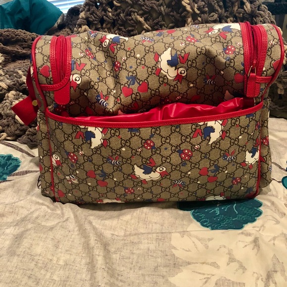Authentic Gucci red GG Supreme ducks DIAPER Bag - Picture 5 of 8